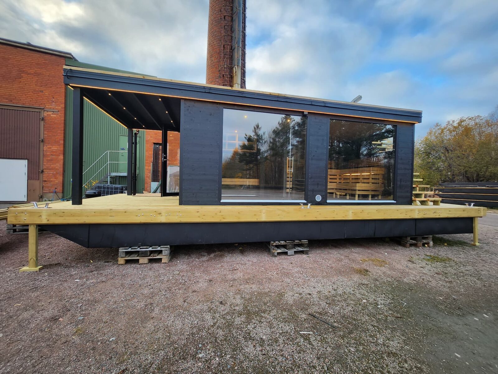Bastun tar form vid bryggan